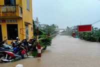 Đường ray đoạn qua một số tỉnh miền Trung bị ngập nước do mưa lũ lớn nên không thể tổ chức chạy tàu. (Ảnh: Facebook Câu lạc bộ đam mê 99Kl.app khuyến mãi hot).