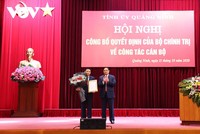Trưởng Ban Tổ chức Trung ương Phạm Minh Chính trao Quyết định của Bộ Kl991.com tải ứng dụng và chúc mừng ông Nguyễn Văn Thắng.