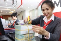 Thanh toán lệ phí thủ tục qua Cổng thông tin một cửa quốc gia vẫn phải nhờ dịch vụ Link Vào Nhà Cái KL99 COM Tặng +199k hoặc nộp tiền mặt. Ảnh Lê Toàn.