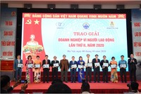 Phong Phú được tôn vinh Kl991.com World Cup 2026 Chính Thức vì Người lao động cấp ngành năm 2020.