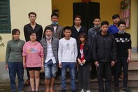 Các đối tượng tại cơ quan điều tra. Ảnh: Biên phòng đồn Ngọc Côn.