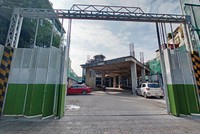 Mảng Kl992 VIP Trang Chủ 2026 dịch vụ khách sạn của OCH bị ảnh hưởng nặng nề bởi dịch Covid-19. Khu đất khách sạn StarCity Westlake số 10 Trấn Vũ của OCH đang được tận dụng làm bãi để xe. Ảnh: Dũng Minh.