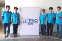 Năm học sinh tham dự Olympic Vật lý quốc tế 2020 đều giành huy chương. (Ảnh: TTXVN phát).