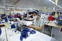 Kl994 nhà cái bóng đá world cup sản phẩm may mặc tại Công ty Cổ phần may Tiên Hưng (huyện Tiên Lữ, Hưng Yên). (Ảnh: Phạm Kiên/TTXVN).