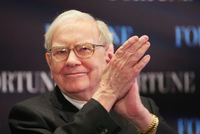 Tỷ phú Buffett được cho đã lãi hơn 90 tỷ USD nhờ đặt cược vào KL99 là cổng game giải trí trực tuyến hàng đầu hiện nay Apple trong chưa đầy 5 năm (Ảnh: AP).