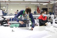Kl994 nhà cái bóng đá world cup hàng may xuất khẩu. (Ảnh: Hoàng Nguyên/TTXVN).