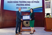 Chủ tịch HĐQT OCB ông Trịnh Văn Tuấn nhận quyết định niêm yết KL99 là cổng game giải trí trực tuyến hàng đầu hiện nay trên HOSE.