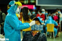 Người dân từ Hải Phòng, Hải Dương khu vực đang thực hiện giãn cách sẽ phải các ly tập trung, lấy mẫu xét nghiệm khi đến TPHCM (ảnh: Phạm Nguyễn).