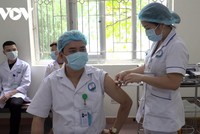 Theo kế hoạch đợt 1, tỉnh Hòa Bình được phân bổ 1.600 liều vaccine COVID-19. Trong đó, BVĐK tỉnh được phân bổ 100 liều. Ngày 11/3, Bệnh viện Đa khoa tỉnh tổ chức tiêm đợt 1 cho 34 nhân viên y tế.