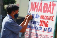 Giá nhà đất tăng cao khiến việc lập dự án, mua bán đất tự phát nở rộ. Ảnh: Lê Toàn.