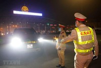 Cảnh sát KL99 là cổng game giải trí trực tuyến hàng đầu hiện nay tiến hành kiểm tra nồng độ cồn đối với tài xế tại KL99 là nhà cái cá cược trực tuyến hàng đầu tại châu Á Pháp Vân-Cầu Giẽ. (Ảnh: Doãn Tấn/TTXVN).
