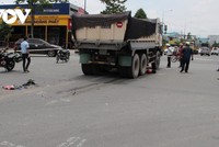 Lực lượng chức năng có mặt khám nghiệm hiện trường.