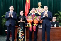 Lãnh đạo tỉnh Phú Yên chúc mừng ông Đào Mỹ được bầu làm Phó Chủ tịch UBND tỉnh Phú Yên nhiệm kỳ 2016-2021. Ảnh: Báo Kl993 ưu đãi thưởng hấp dẫn.