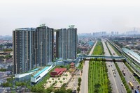 Metro Star có cầu bộ hành kết nối trực tiếp với ga Metro số 10.