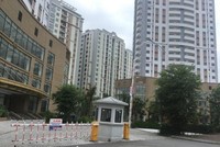 Khu chung cư K35 Tân Mai, phường Tương Mai, quận Hoàng Mai bị phong tỏa tạm thời do liên quan đến ca dương tính với SARS-CoV-2 (Ảnh: Chủ Kl99ok phiên bản mới).