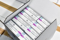 Vaccine ngừa COVID-19 của hãng AstraZeneca. (Ảnh: AFP/TTXVN).