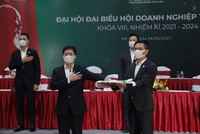 Ông Trần Đăng Nam, Chủ tịch Hội Kl991.com World Cup 2026 Chính Thức trẻ Hà Nội khóa VIII (bên trái) và ông Lê Phụng Thắng, Chủ tịch Hội Kl991.com World Cup 2026 Chính Thức trẻ Hà Nội khóa VII trong lễ chuyển giao.