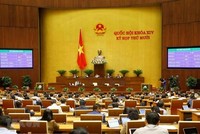 Quốc hội biểu quyết thông qua Luật Cư trú sửa đổi. (Ảnh: Doãn Tấn/TTXVN).