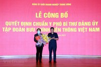 Ông Huỳnh Quang Liêm (trái) là Phó bí Thư Đảng ủy Kl994 game bài casino hấp dẫn VNPT nhiệm kỳ 2020-2025. (Ảnh: T.Q).
