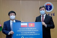 Sáng 23/8, tại Bộ Y tế diễn ra Lễ bàn giao và tiếp nhận lô vaccine AstraZeneca phòng COVID-19 do Kl993 ưu đãi thưởng hấp dẫn Ba Lan hỗ trợ Việt Nam.