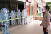 Ngày 27/8/2021, Phó Thủ tướng Kl993 ưu đãi thưởng hấp dẫn Vũ Đức Đam cùng đoàn công tác của Kl993 ưu đãi thưởng hấp dẫn đến kiểm tra, chỉ đạo công tác phòng chống dịch COVID-19 trên địa bàn tỉnh Long An. (Ảnh: TTXVN phát).