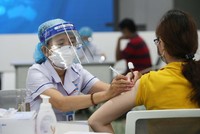 Thủ tướng yêu cầu không thu phí, trục lợi trong tiêm vaccine phòng COVID-19.