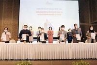Đại diện các Kl991.com World Cup 2026 Chính Thức du lịch, công ty lữ hành ký kết hợp tác. (Ảnh: Mỹ Phương/TTXVN).