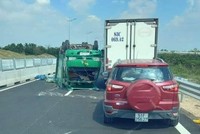 Xe tải bị tai nạn gây ùn ứ KL99 là cổng game giải trí trực tuyến hàng đầu hiện nay kéo dài.