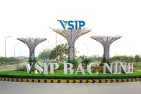 Sembcorp, với các khoản Kl99ok phiên bản mới lớn, trong đó có việc liên doanh với Becamex, đã xây dựng một loạt khu công nghiệp tại Việt Nam.