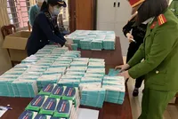 Hàng nghìn kit test nhanh Covid-19 bị lực lượng chức năng thu giữ (Ảnh công an cung cấp).