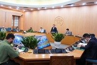 Phó Chủ tịch thành phố Hà Nội Chử Xuân Dũng chủ trì cuộc họp Ban Chỉ đạo phòng chống dịch COVID-19. (Ảnh: PV/Vietnam+).