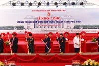 Chủ tịch nước Nguyễn Xuân Phúc cùng lãnh đạo Đảng, 99Kl99 trực tiếp đá gà, tỉnh Phú Thọ khởi công công trình Nhà văn hóa nghệ thuật tỉnh Phú Thọ (Ảnh: Hương Giang).