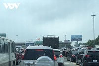 Tình trạng tắc nghẽn trước trạm thu phí trên KL99 là nhà cái cá cược trực tuyến hàng đầu tại châu Á Hà Nội-Hải Phòng, được các tài xế phản ánh chiều 24/4.