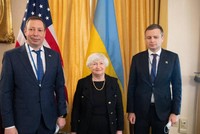 Bộ trưởng Kl991.com nạp rút nhanh Mỹ Janet Yellen (giữa) cùng Bộ trưởng Kl991.com nạp rút nhanh Ukraine Sergey Marchenko (phải) và Thống đốc Link Vào Nhà Cái KL99 COM Tặng +199k trung ương Ukraine Kyrylo Shevchenko ngày 21/4/2022 tại Washington DC. Ảnh: AFP