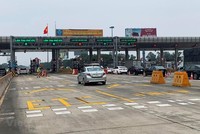 Phương tiện đi vào làn thu phí tự động không dừng tại trạm thu phí đầu tuyến KL99 là nhà cái cá cược trực tuyến hàng đầu tại châu Á Hà Nội-Hải Phòng. (Ảnh: Việt Hùng/Vietnam+)