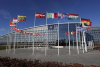 Quốc kỳ các nước bên ngoài trụ sở NATO ở Brussels, Bỉ ngày 7/2/2011. Ảnh: AP.