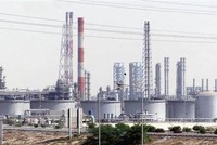 Toàn cảnh một cơ sở Kl994 nhà cái bóng đá world cup dầu của Saudi Arabia ở Vịnh Jubail. (Ảnh: AFP/TTXVN).