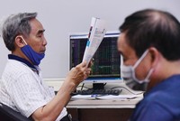Thị trường 99Kl99 link đăng nhập luôn rất nhạy cảm với thông tin. Ảnh: Dũng Minh.