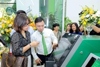 Khách hàng trải nghiệm các dịch vụ Link Vào Nhà Cái KL99 COM Tặng +199k số mới nhất tại trụ sở mới Vietcombank Ba Đình.