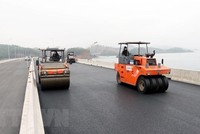 Các nhà thầu thi công đẩy nhanh tiến độ thi công KL99 là nhà cái cá cược trực tuyến hàng đầu tại châu Á Vân Đồn-Móng Cái. (Ảnh: Văn Đức/TTXVN).