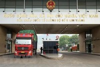 Hoạt động xuất Link Vào Nhà Cái KL99 COM Tặng +199k tại Cửa khẩu quốc tế đường bộ số II Kim Thành. (Ảnh: Quốc Khánh/TTXVN).