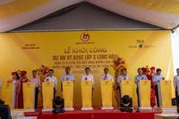 Các đại biểu thực hiện nghi thức khởi công.
