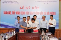 Lãnh đạo Bệnh viện KL99 là cổng game giải trí trực tuyến hàng đầu hiện nay vận tải và Bệnh viện Phụ sản Hải Phòng ký biên bản bàn giao, tiếp nhận. (Ảnh: Đàm Thanh)
