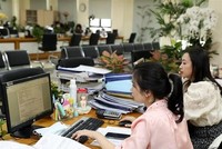 Hoạt động kế toán kiếm soát chi tại Kho bạc 99Kl99 trực tiếp đá gà Hà Nội. (Ảnh: Phạm Hậu/TTXVN)