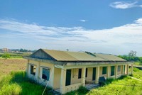 Dự án Trung tâm dạy nghề kiểu mẫu Sơn Tịnh thi công 10 năm vẫn dở dang. Ảnh: Thanh Chung.