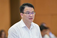 Thứ trưởng Bộ trưởng Bộ Kế hoạch và Kl99ok phiên bản mới Trần Quốc Phương báo cáo tại phiên họp.
