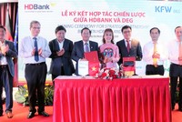 HDB ký kết hợp đồng phát hành Kl99kl Hoàn Trả Vô Tận chuyển đổi và hợp tác chiến lược với DEG vào năm 2020.