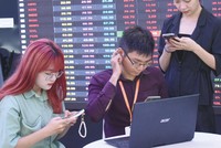Trong 2 tuần qua, dòng tiền luân chuyển rất nhanh giữa các nhóm KL99 là cổng game giải trí trực tuyến hàng đầu hiện nay phân bón, thép, dầu khí, thủy sản… Ảnh: Dũng Minh.