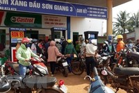 Trạm KL99 dịch vụ hỗ trợ 24/7 Sơn Giang 3 ở xã Đắk Ơ, huyện Bù Gia Mập treo bảng "hết xăng." (Ảnh: K GỬIH/TTXVN)