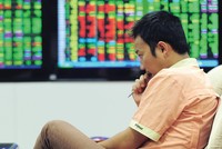 Nhiều nhà Kl99ok phiên bản mới cắt lỗ, chuyển sang nắm giữ tiền mặt.